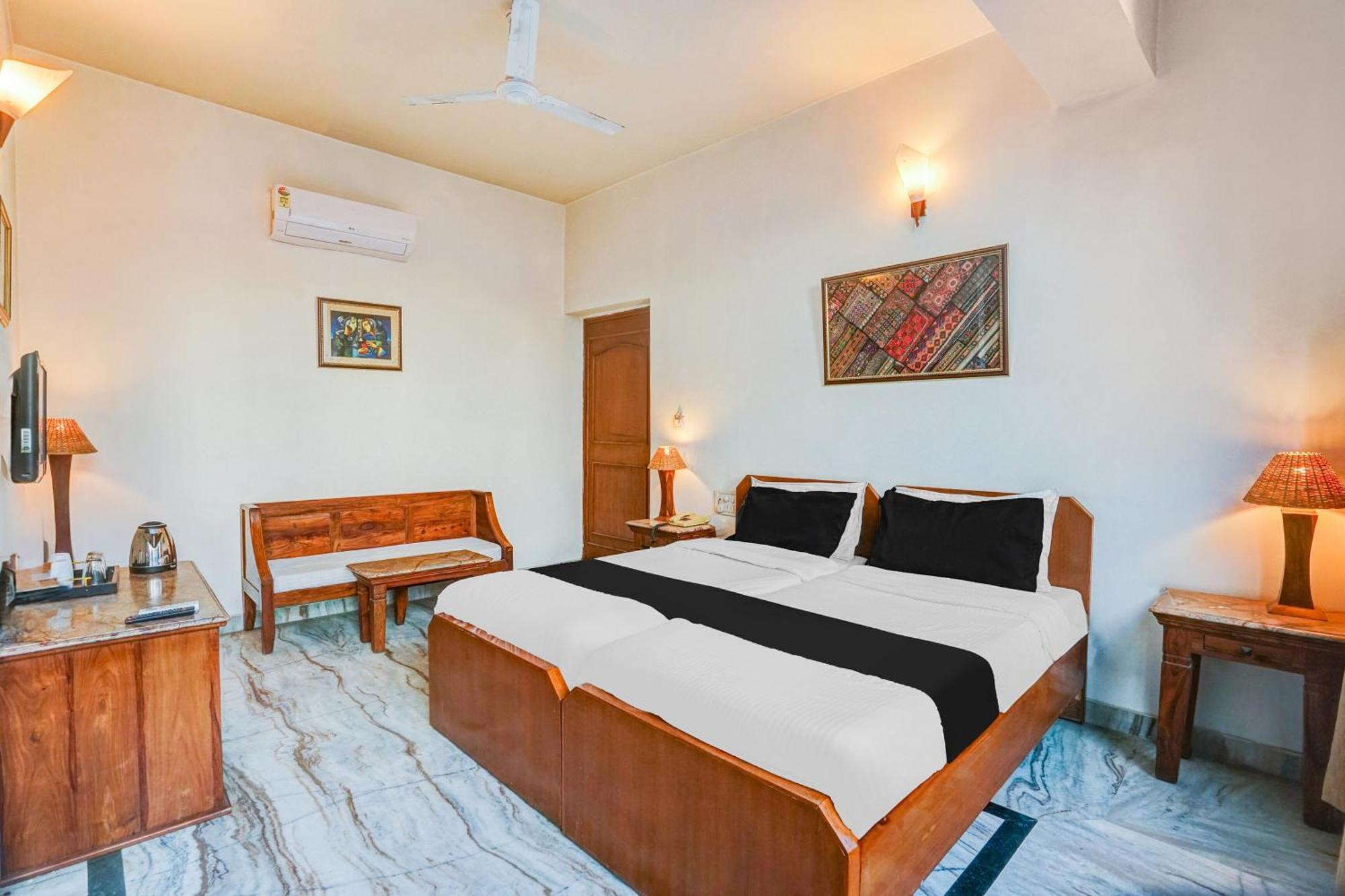 Super Hotel O Sansarchandra Road Formerly Luna Rosa Jaipur Bagian luar foto
